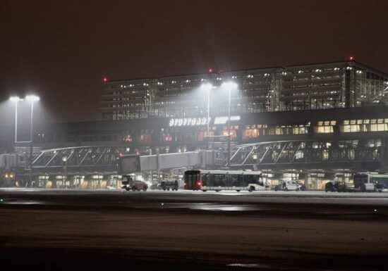 Betrieb am Flughafen Stuttgart vorübergehend ausgesetzt