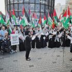 Palästinenser demonstrieren am Jahrestag des Hamas-Anschlags