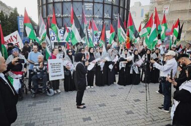 Palästinenser demonstrieren am Jahrestag des Hamas-Anschlags