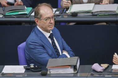 Dobrindt kündigt "Investitionsschutzgesetz" an