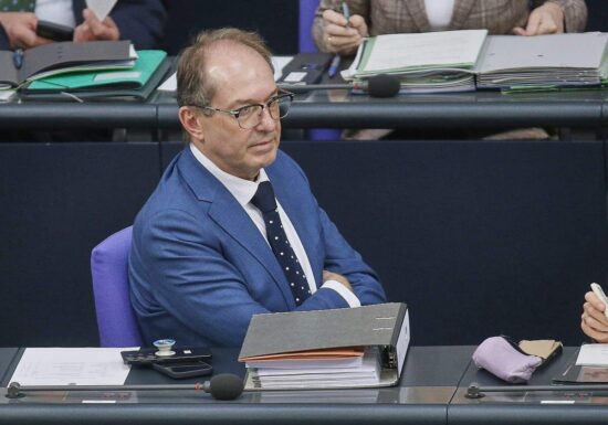 Dobrindt kündigt "Investitionsschutzgesetz" an