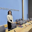 Bundesregierung hebt Wirtschaftsprognose deutlich an