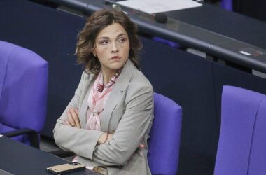 Ostbeauftragte will "Schutzschild" für Zivilgesellschaft