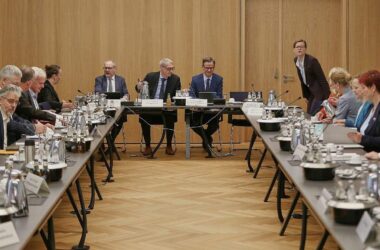 Neue Pflegekommission nimmt Arbeit auf