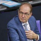 Dobrindt warnt vor Allianz aus Linksextremisten und Migranten