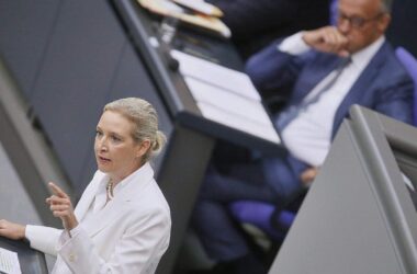 Infratest: AfD weiter deutlich vor Union