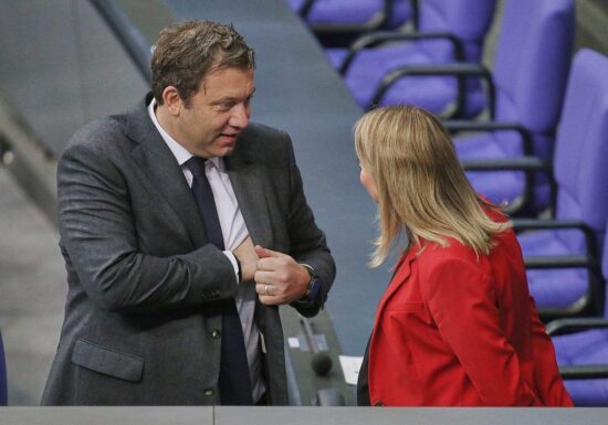 Hubertz stellt sich in SPD-Führungsdebatte hinter Klingbeil