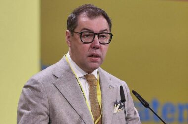 Ukraine-Botschafter kritisiert Schröder für Besuch bei Putin