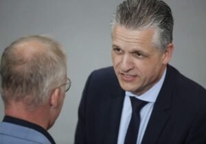 Koalition sieht Demokratie vor historischer Bewährungsprobe