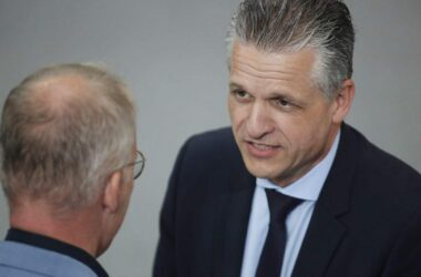 Koalition sieht Demokratie vor historischer Bewährungsprobe
