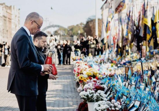 Merz fordert in Kiew von Putin Ende des "sinnlosen Kriegs"