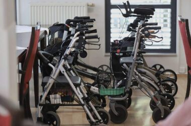 GKV-Chef drängt bei Pflegekommission auf schnelle Gesetzgebung