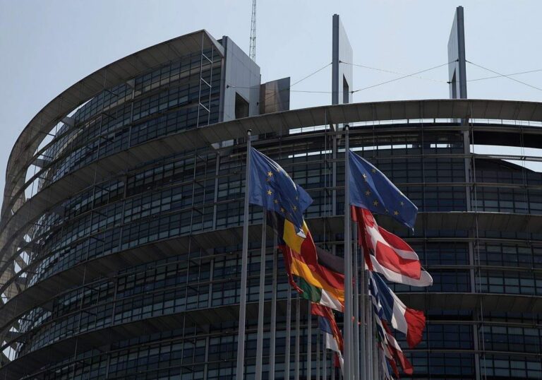 Bericht: Autolobby sucht Nähe zur extremen Rechten im EU-Parlament