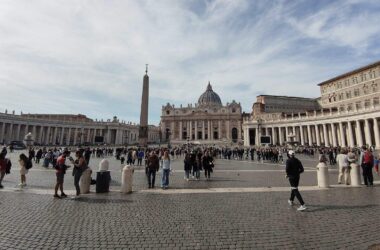 Papst Leo XIV. muss sich Lungenoperation unterziehen