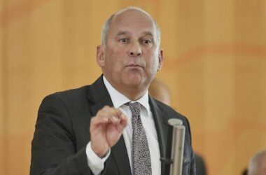 Hessens Innenminister befürchtet Vermummung bei Halloween-Demos