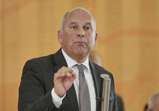 Hessens Innenminister befürchtet Vermummung bei Halloween-Demos