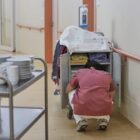 Arbeitgeber fordern Karenzzeit bei Pflegeleistungen