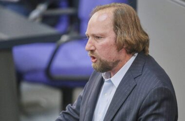 Hofreiter will Bundeswehr-Einsatz gegen Russlands Schattenflotte