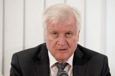 Seehofer kritisiert Merz und spricht von Glaubwürdigkeitsverlust