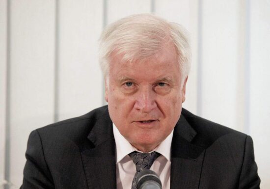 Seehofer kritisiert Merz und spricht von Glaubwürdigkeitsverlust