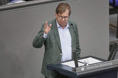 Stegner verteidigt Schröders Besuch bei Putin