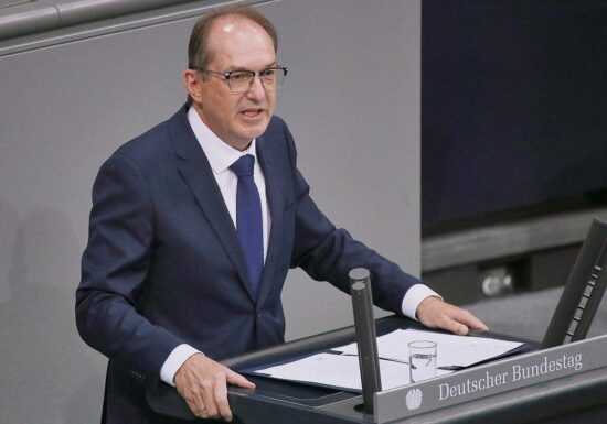 Dobrindt befürchtet Sicherheitsrisiko durch Rot-Grün-Rot